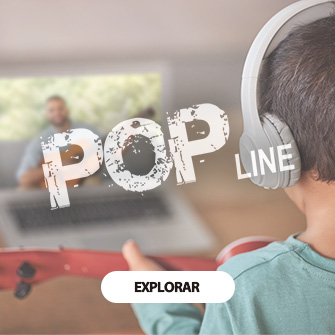 POP-Instrumento-site Jovem de costas usando fones de ouvido brancos e segurando uma guitarra vermelha, com as palavras ‘POP LINE’ e ‘EXPLORAR’ destacadas, ao colocar o mouse sobre, aparece Cabo de áudio DATALINK da linha POP, embalado, destacando-se com sua embalagem laranja vibrante e texto azul e branco.