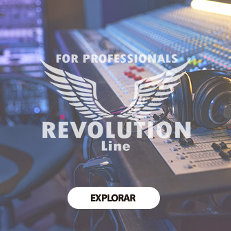 Cabos para instrumentos musicais linha Revolution - Sonorização Anúncio promocional com foco em profissionais da música, apresentando a ‘REVOLUTION Line’ sobre um fundo de mesa de mixagem de estúdio, com asas estilizadas e um botão ‘EXPLORAR’, convidando os usuários a descobrir equipamentos de áudio de alta qualidade.Ao colocar o mouse em cima, Cabo de instrumento musical DATALINK da linha REVOLUTION, embalado em fundo amarelo com detalhes em preto e vermelho, destacando-se como um produto profissional com características como ‘COBRE+PURO’ e ‘EXCLUSIVOS CONECTORES DLK’, ideal para performances de alta qualidade.