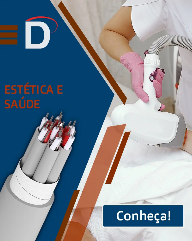 Variedade de cabos para microfone com características distintas, incluindo blindagem trançada e fios internos coloridos, sobre um fundo branco.