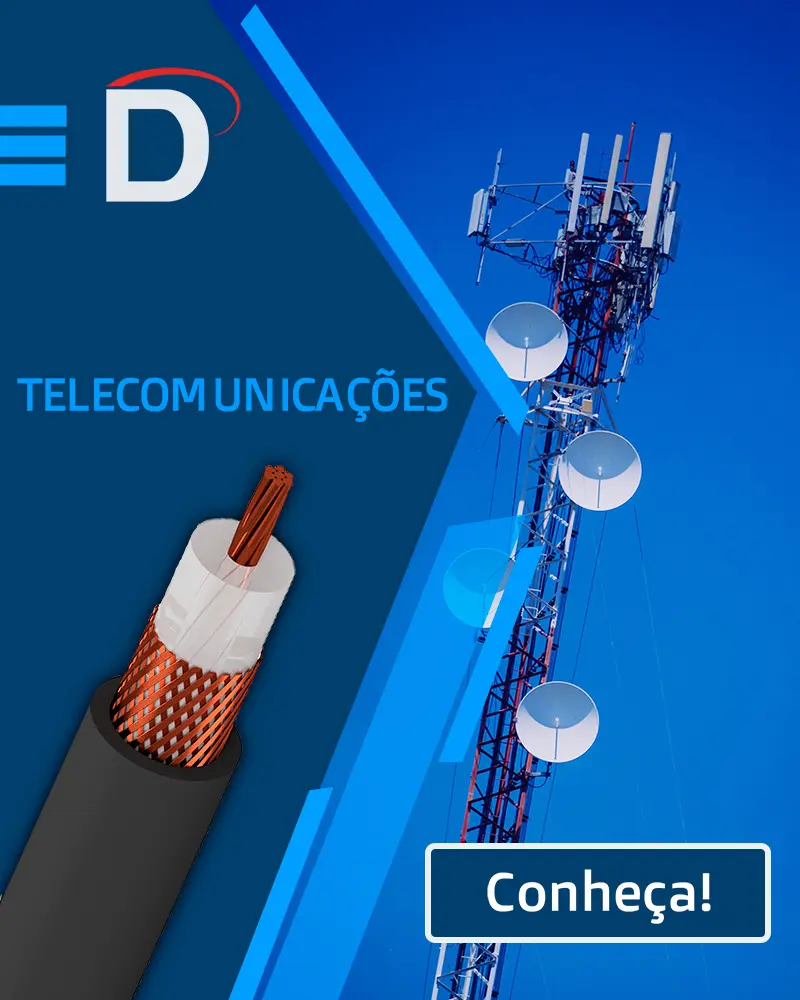 Cabos para caixas acústicas com fios coloridos expostos e condutores a mostra.